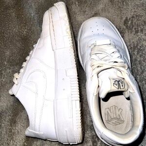 Nike Air Force 1 Pixel